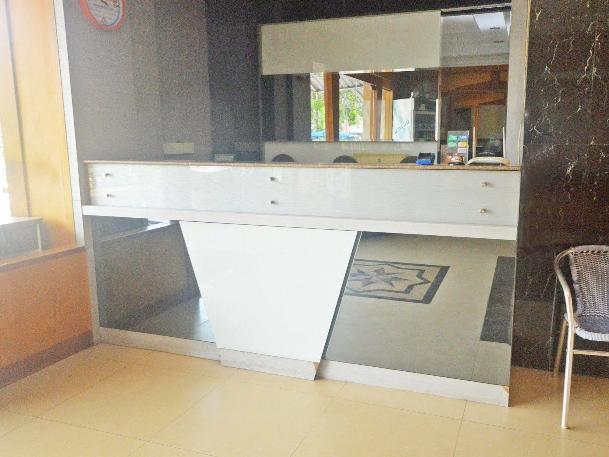 Nida Rooms Nagoya Business Center Batam Luaran gambar
